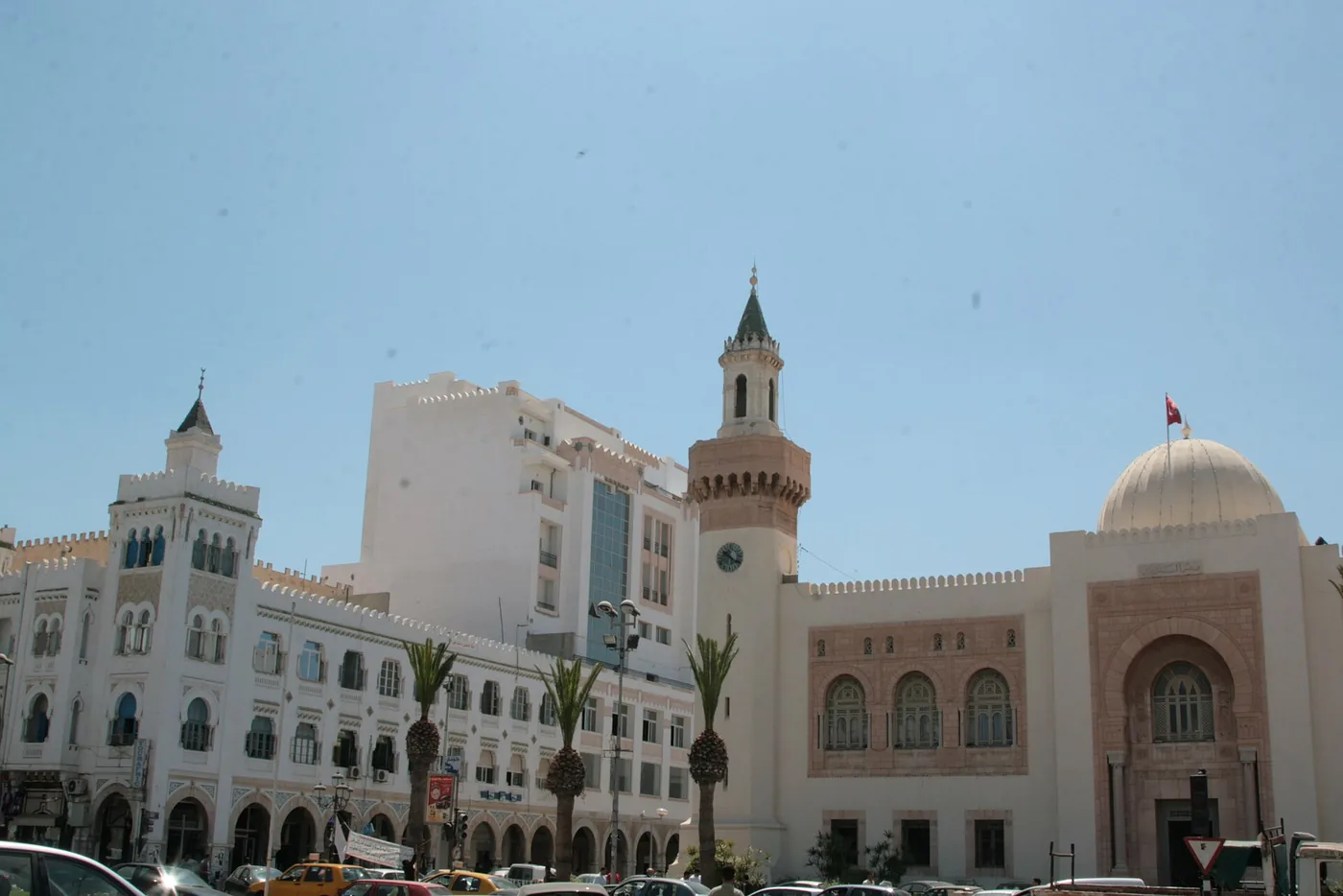 EHPAD à Sfax — Hôtel de ville de Sfax — façade colorée